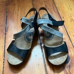 Wanda panda size 8 black and gray leather heeled strappy sandals. Wedge, summer